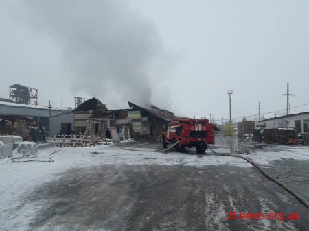 У Новоград-Волинському згорів магазин будівельних матеріалів
