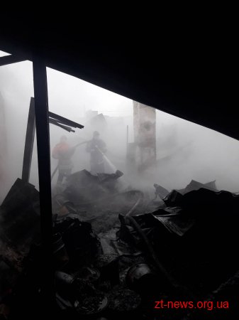У Новоград-Волинському згорів магазин будівельних матеріалів
