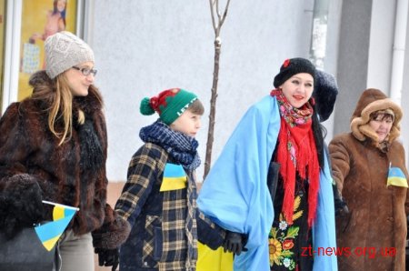 До Дня Соборності житомиряни з'єднали вулиці Київську і Велику Бердичівську живим "ланцюгом єдності"