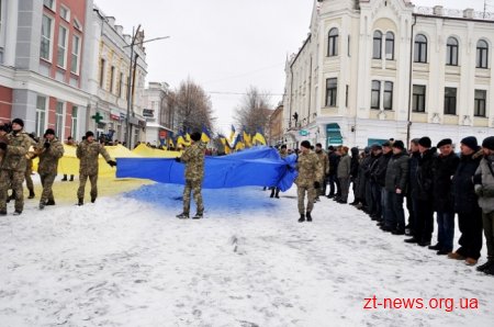 До Дня Соборності житомиряни з'єднали вулиці Київську і Велику Бердичівську живим "ланцюгом єдності"
