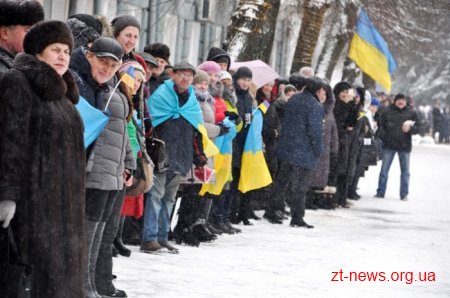 До Дня Соборності житомиряни з'єднали вулиці Київську і Велику Бердичівську живим "ланцюгом єдності"