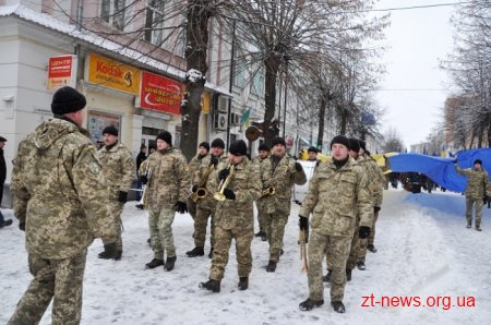 До Дня Соборності житомиряни з'єднали вулиці Київську і Велику Бердичівську живим "ланцюгом єдності"