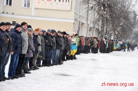 До Дня Соборності житомиряни з'єднали вулиці Київську і Велику Бердичівську живим "ланцюгом єдності"