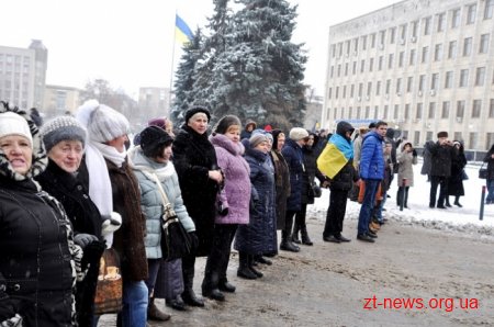 До Дня Соборності житомиряни з'єднали вулиці Київську і Велику Бердичівську живим "ланцюгом єдності"