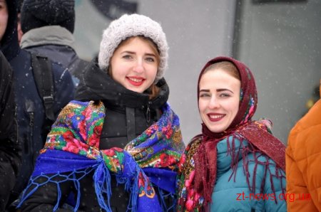 До Дня Соборності житомиряни з'єднали вулиці Київську і Велику Бердичівську живим "ланцюгом єдності"