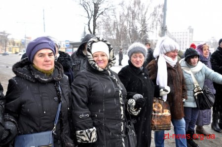 До Дня Соборності житомиряни з'єднали вулиці Київську і Велику Бердичівську живим "ланцюгом єдності"