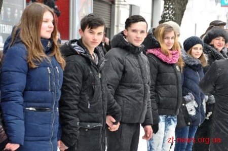 До Дня Соборності житомиряни з'єднали вулиці Київську і Велику Бердичівську живим "ланцюгом єдності"