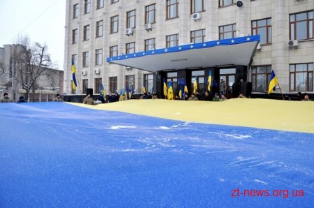 До Дня Соборності житомиряни з'єднали вулиці Київську і Велику Бердичівську живим "ланцюгом єдності"