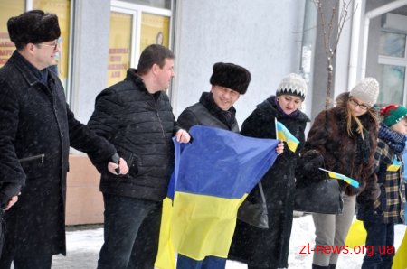 До Дня Соборності житомиряни з'єднали вулиці Київську і Велику Бердичівську живим "ланцюгом єдності"