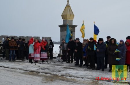 У районах Житомирщини жителі утворили ланцюги єдності до Дня Соборності