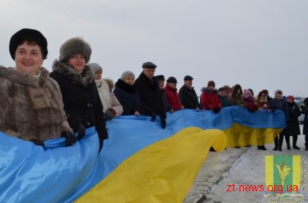 У районах Житомирщини жителі утворили ланцюги єдності до Дня Соборності