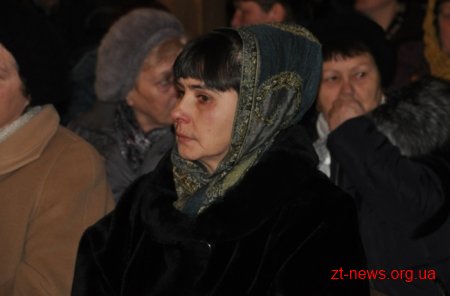Знак «Орден матері бійця АТО» отримали 74 родини загиблих учасників АТО області