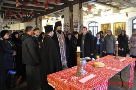 Знак «Орден матері бійця АТО» отримали 74 родини загиблих учасників АТО області