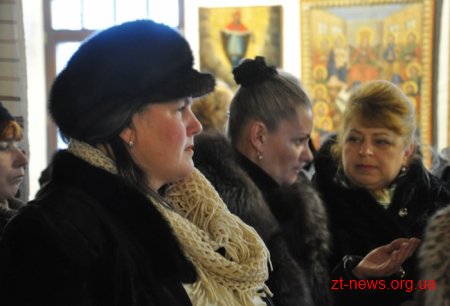Знак «Орден матері бійця АТО» отримали 74 родини загиблих учасників АТО області