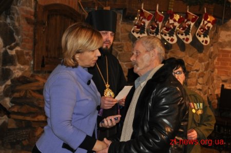 Знак «Орден матері бійця АТО» отримали 74 родини загиблих учасників АТО області