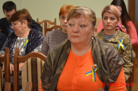 Родинам Героїв України та Народних Героїв України вручили портрети, що були написані житомирськими художниками