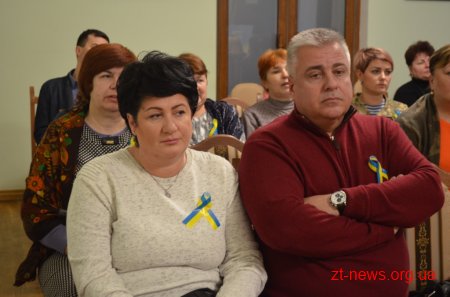Родинам Героїв України та Народних Героїв України вручили портрети, що були написані житомирськими художниками