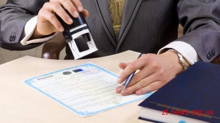 У Житомирі нотаріуса підозрюють у шахрайстві та зловживанні повноваженнями