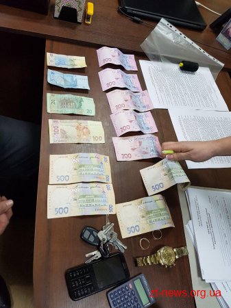 У Житомирі підприємець намагався дати хабар працівнику поліції