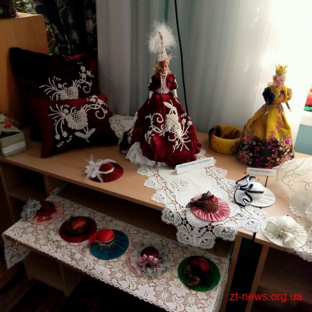 В обласному центрі презентували виставку робіт авторської ляльки житомирської майстрині Анни Янчук