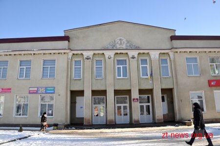 Ігор Гундич оглянув будинок культури у Малині, який планують реконструювати у цьому році