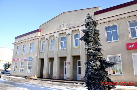 Ігор Гундич оглянув будинок культури у Малині, який планують реконструювати у цьому році