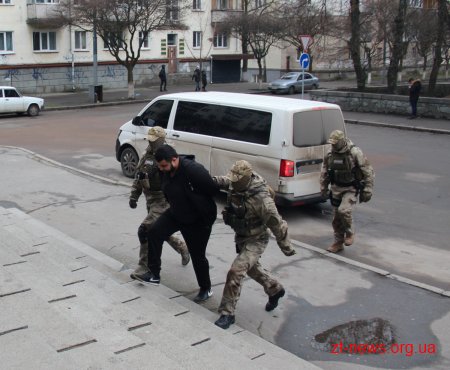 У Житомирі підозрюваному у вбивстві суд не обрав запобіжний захід
