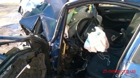 У Бердичеві автомобіль влетів в цегляну арку