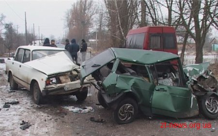 На Житомирщині не розминулись три автівки