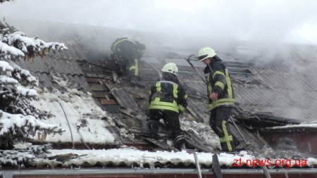 У Житомирі горіла одноповерхова будівля приватної фірми