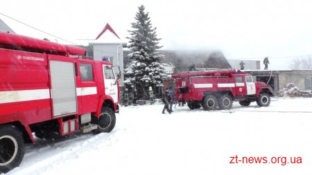 У Житомирі горіла одноповерхова будівля приватної фірми