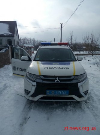 Поліцейські зі стрільбою зупинили автомобіль порушників, які намагались обікрасти підприємство