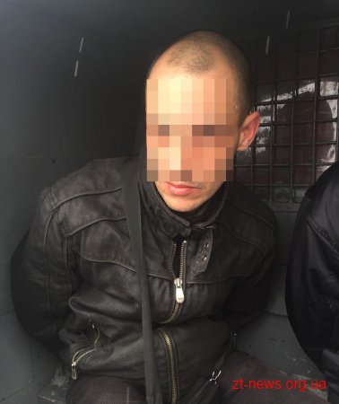 Поліцейські зі стрільбою зупинили автомобіль порушників, які намагались обікрасти підприємство