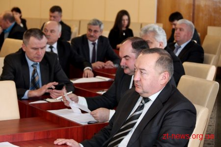 У Черняхові школярі пільгових категорій та початкові класи харчуються тричі на день