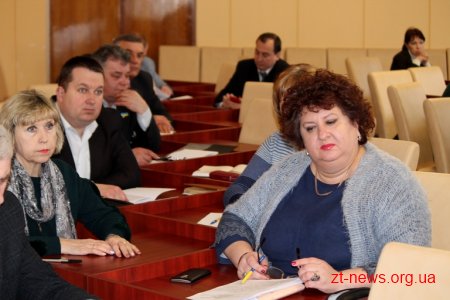 У Черняхові школярі пільгових категорій та початкові класи харчуються тричі на день