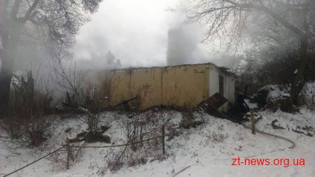 На Житомирщині вогнеборці врятували будинок багатодітної сім’ї