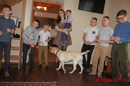 У Житомирі поліціянтка самостійно виховує 9 дітей