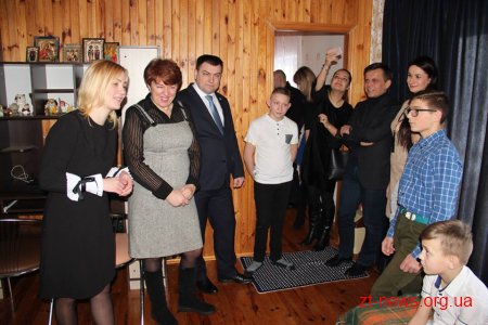 У Житомирі поліціянтка самостійно виховує 9 дітей