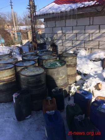 На Житомирщині командування військової частини списувало, а потім продавало пальне
