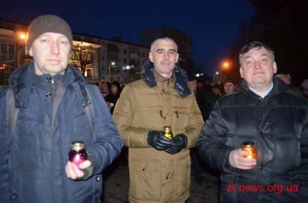На майдані ім. Корольова сотні житомирян вшанували пам'ять Героїв Небесної Сотні