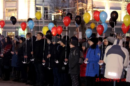 На майдані ім. Корольова сотні житомирян вшанували пам'ять Героїв Небесної Сотні
