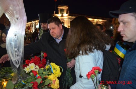 На майдані ім. Корольова сотні житомирян вшанували пам'ять Героїв Небесної Сотні