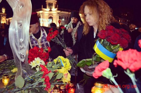На майдані ім. Корольова сотні житомирян вшанували пам'ять Героїв Небесної Сотні