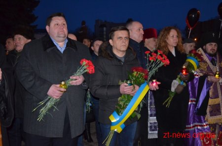 На майдані ім. Корольова сотні житомирян вшанували пам'ять Героїв Небесної Сотні