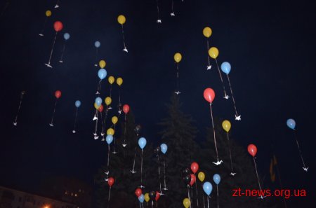 На майдані ім. Корольова сотні житомирян вшанували пам'ять Героїв Небесної Сотні
