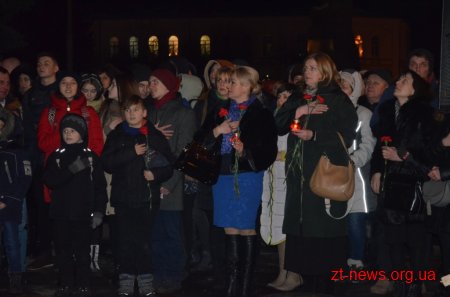 На майдані ім. Корольова сотні житомирян вшанували пам'ять Героїв Небесної Сотні