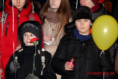 На майдані ім. Корольова сотні житомирян вшанували пам'ять Героїв Небесної Сотні