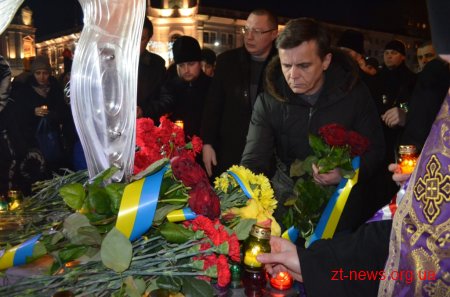 На майдані ім. Корольова сотні житомирян вшанували пам'ять Героїв Небесної Сотні