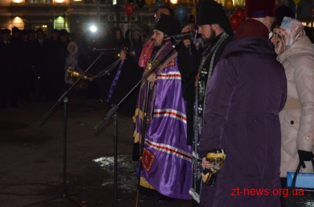 На майдані ім. Корольова сотні житомирян вшанували пам'ять Героїв Небесної Сотні
