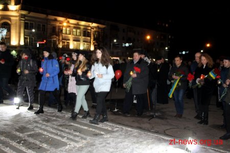На майдані ім. Корольова сотні житомирян вшанували пам'ять Героїв Небесної Сотні